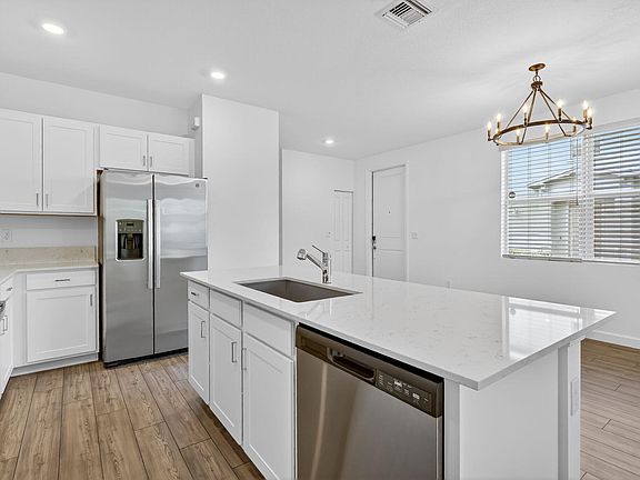 3rd image of 211 SE Woodbark Street