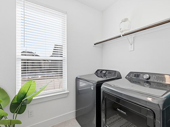 3rd image of 2320 Stella Ln