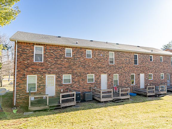 5th image of 313 Berkley Ct APT 3