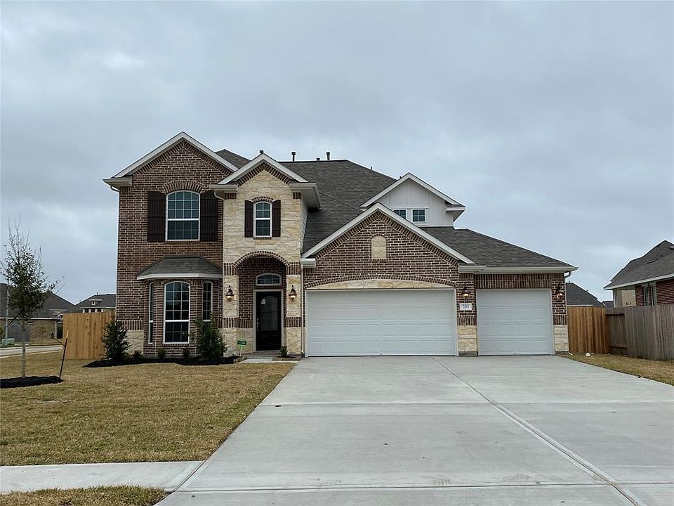 2nd image of 14111 Medina Dr