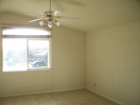 4th image of 570 Gage Ct