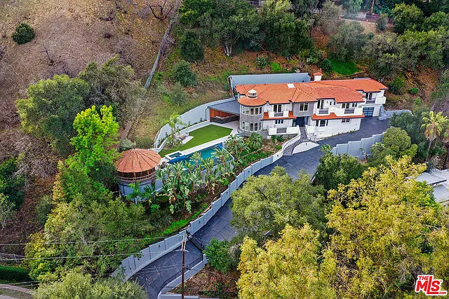 7 bed, 9.0 bath, 7266 sqft, $25,000 — Photo 2