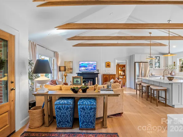 112 Pearson Dr, Asheville, NC 28801