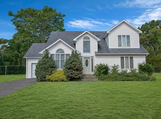 4 Buddy Ln, Islip Terrace, NY 11752