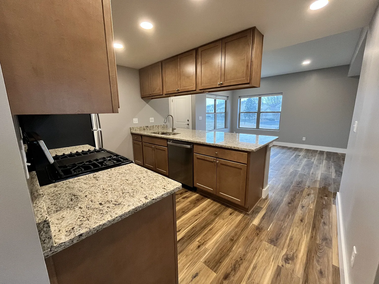 2 bed, 1240 sqft, $1,800 — Photo 3