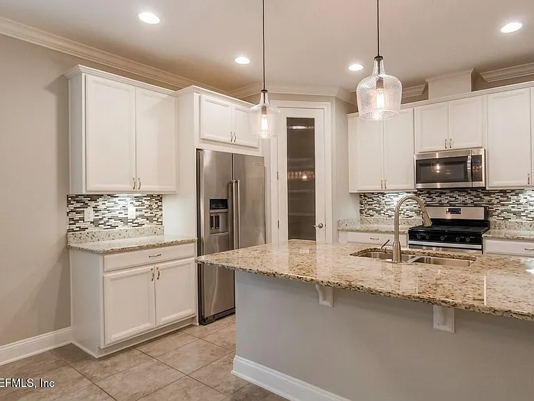 244 Southern Oak Dr — Photo 3