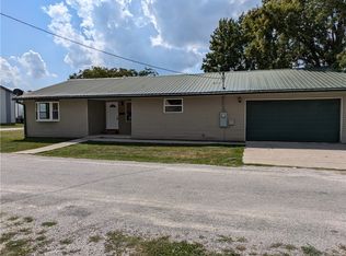 1011 Douglas St, Paris, IL 61944