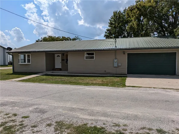 1011 Douglas St, Paris, IL 61944