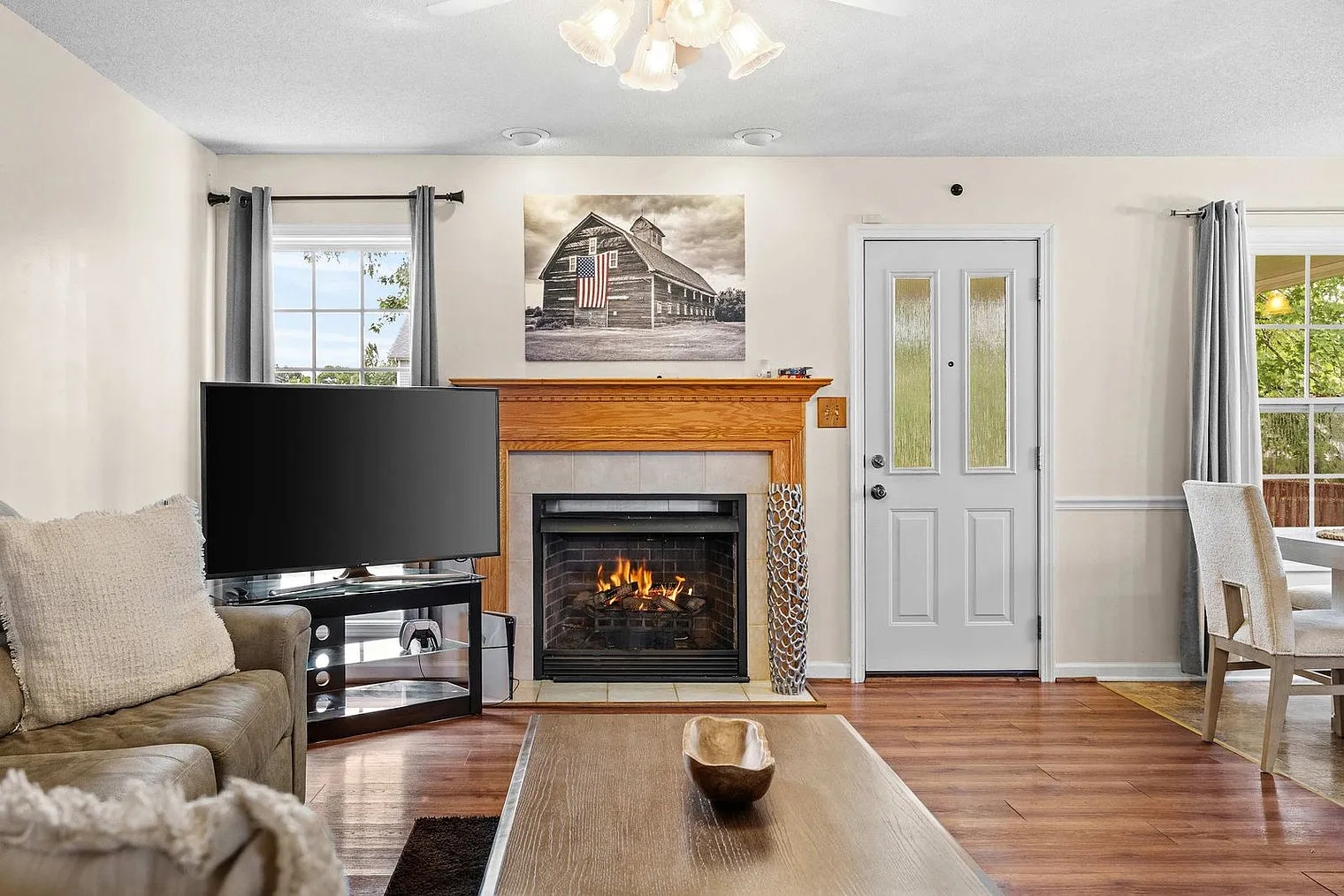 4 bed, 3.0 bath, 1894 sqft, $3,834 — Photo 2