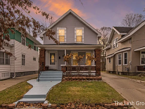 1060 Sherman St SE, Grand Rapids, MI 49506