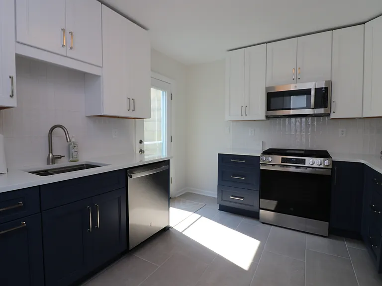 114 N Portland Ave #WINTER RENTAL — Photo 8