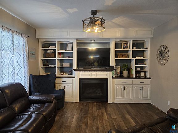 2nd image of 702 4th St SE