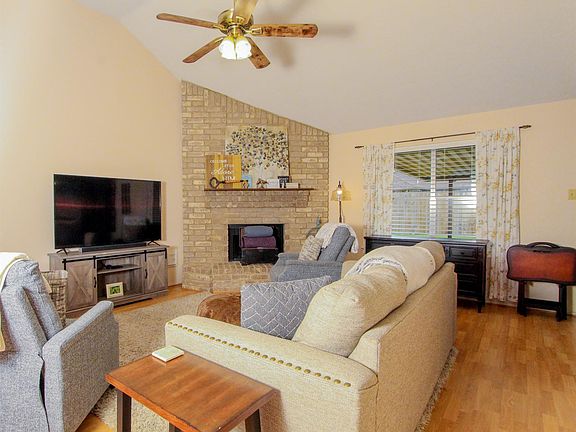 4th image of 414 Bradshire Ct