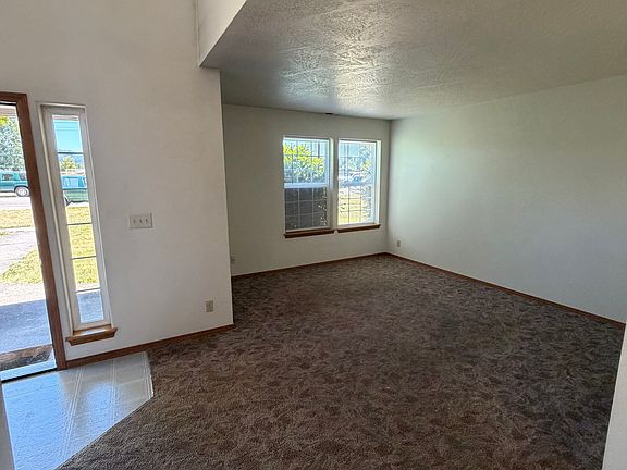 3rd image of 1017 7th Ave APT B