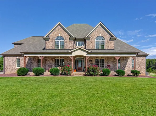 203 Bobcat Rd, Summerfield, NC 27358