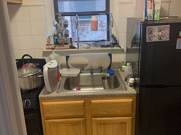 2nd image of 303 Webster Ave APT 2D