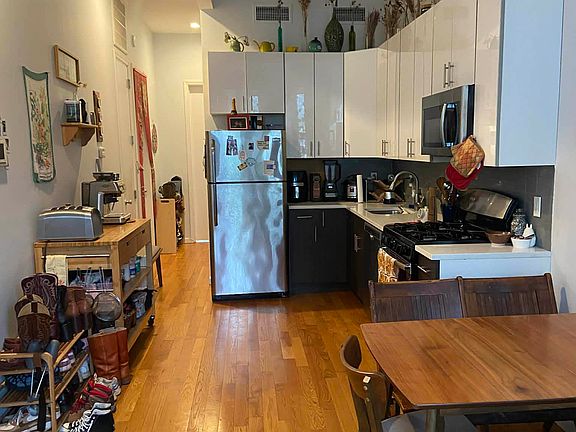 4th image of 962 Saint Marks Ave Floor 2