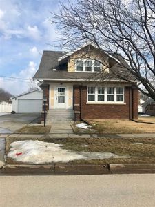 906 6th St, Grundy Center, IA, 50638