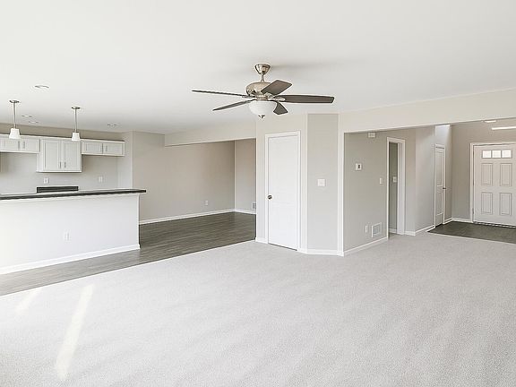 3rd image of 1450 Lake St