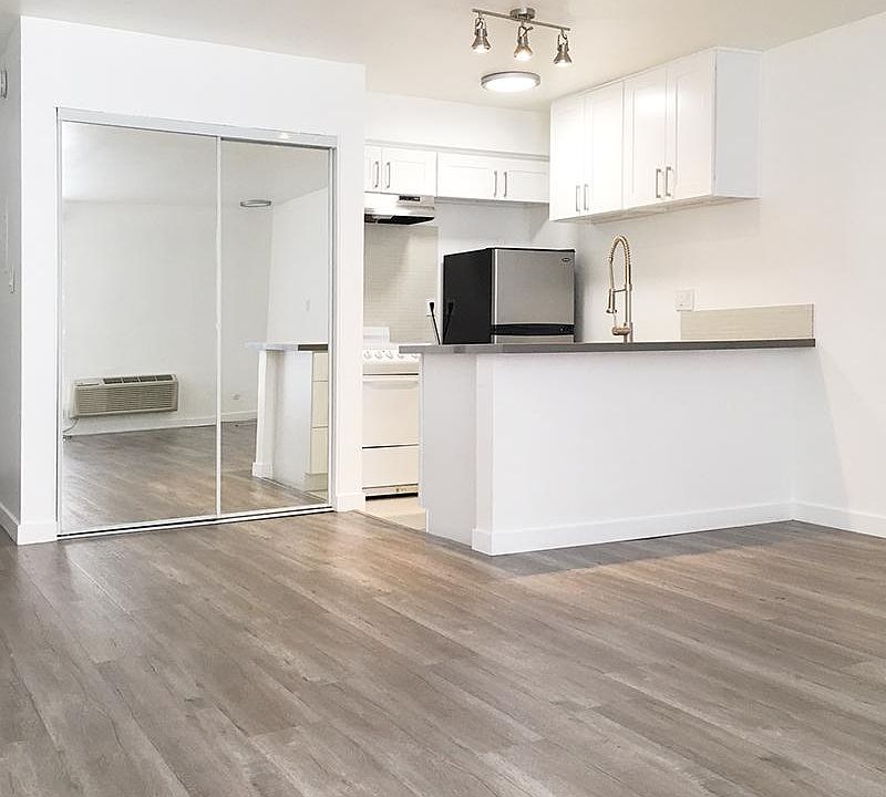 1st image of 1601 N Poinsettia Pl #210