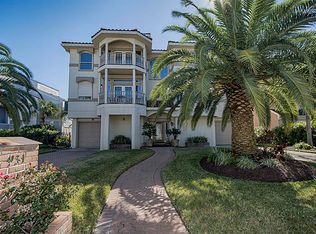 931 Long Reach Dr, Tiki Island, TX 77554