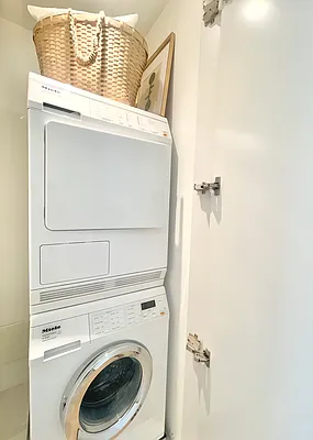 Sold by R New York | media 21