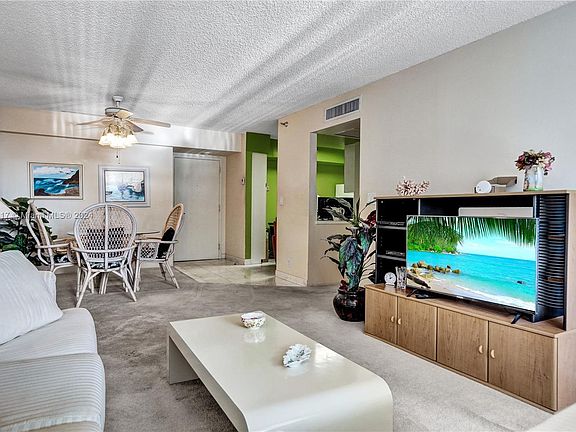 4th image of 19195 Mystic Pointe Dr APT 304