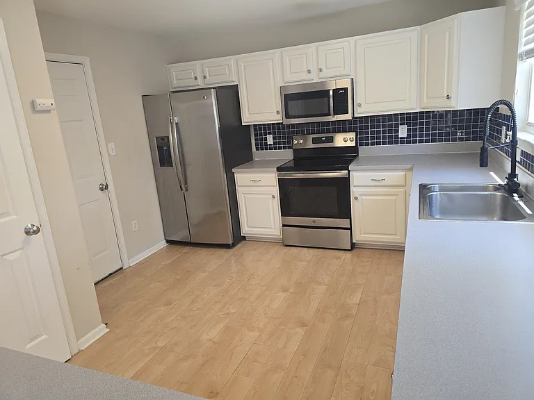 908 Terrace Ave — Photo 7