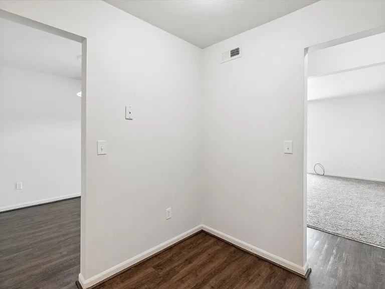 Country Club Park Apartments (320 S. Drake LLC) — Photo 27