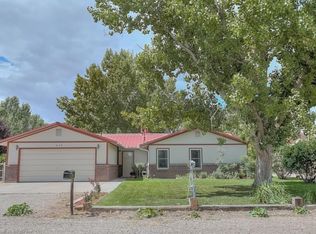 695 Green Acres Ln, Bosque Farms, NM 87068