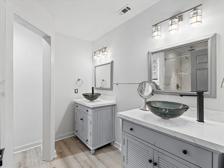 131 Nicole Ln — Photo 2