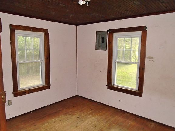4th image of 180 SE Craig Ave