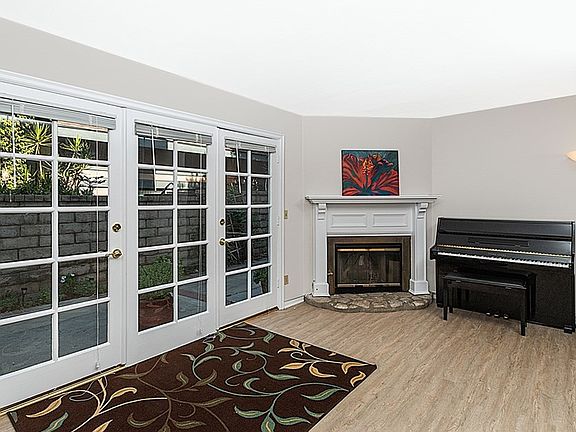 4th image of 18850 Hatteras St Unit 6