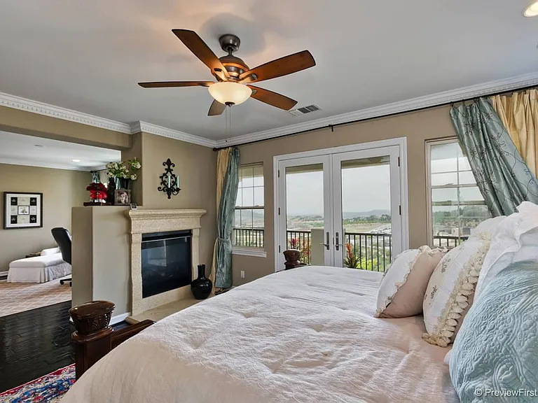 858 Genoa Way — Photo 7