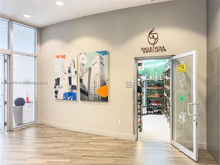 1750 N Bayshore Dr #2401 — Photo 44