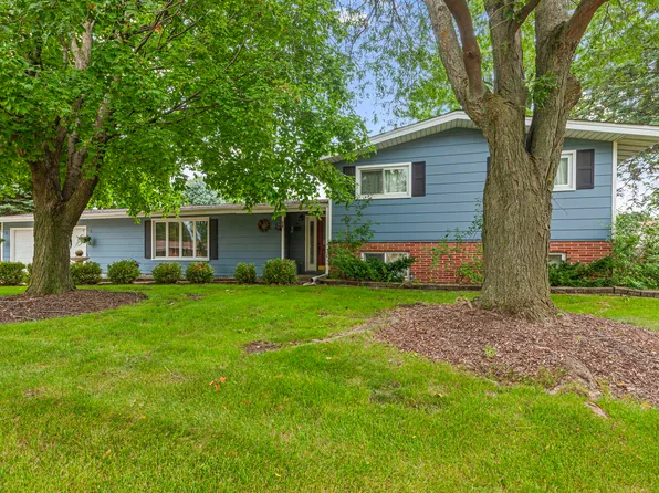 613 N 1st St, Elburn, IL 60119