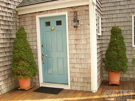 This deck has southerly exposure and space for container gardening!!