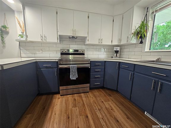 4th image of 98 13TH Street