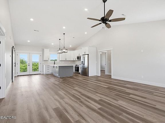 2nd image of 4 Stone Ln