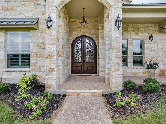 3rd image of 124 Royal Springs Ln