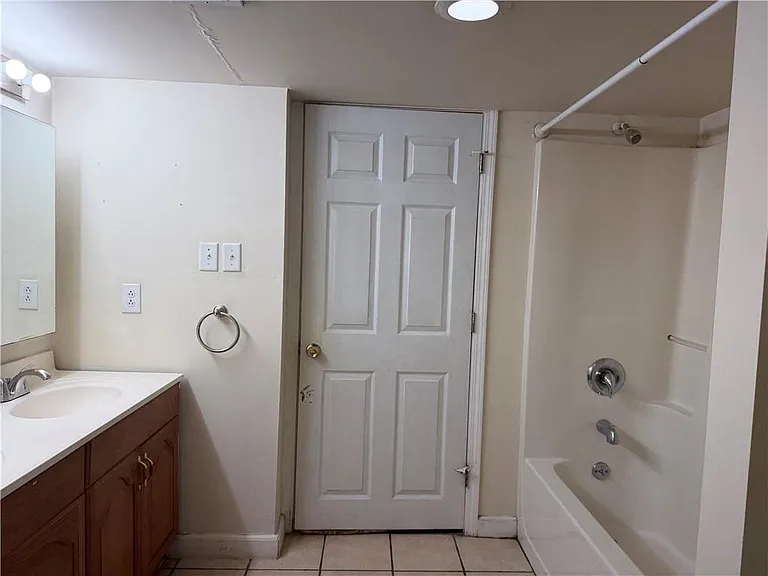 981 Woodward Park Dr — Photo 17