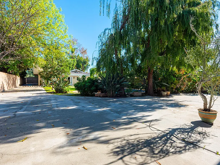 4537 Mammoth Ave — Photo 14