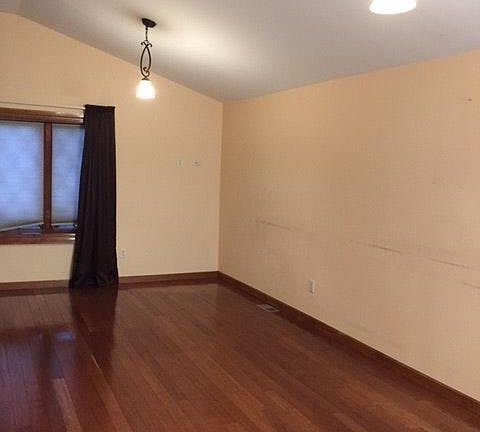 5th image of 31 Bowling Green Pl