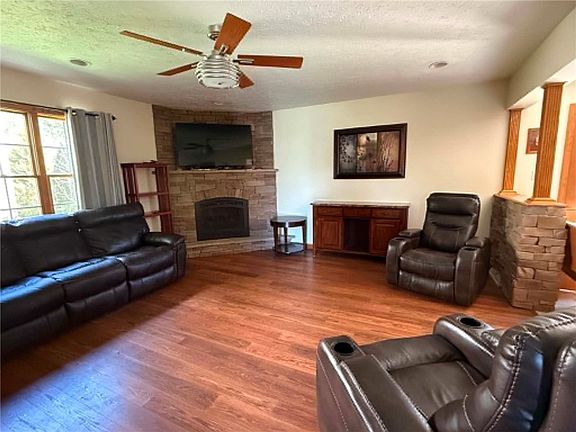 4th image of 1040 Cross Creek Dr