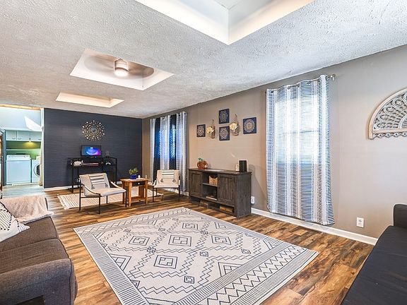 4th image of 808 Park St