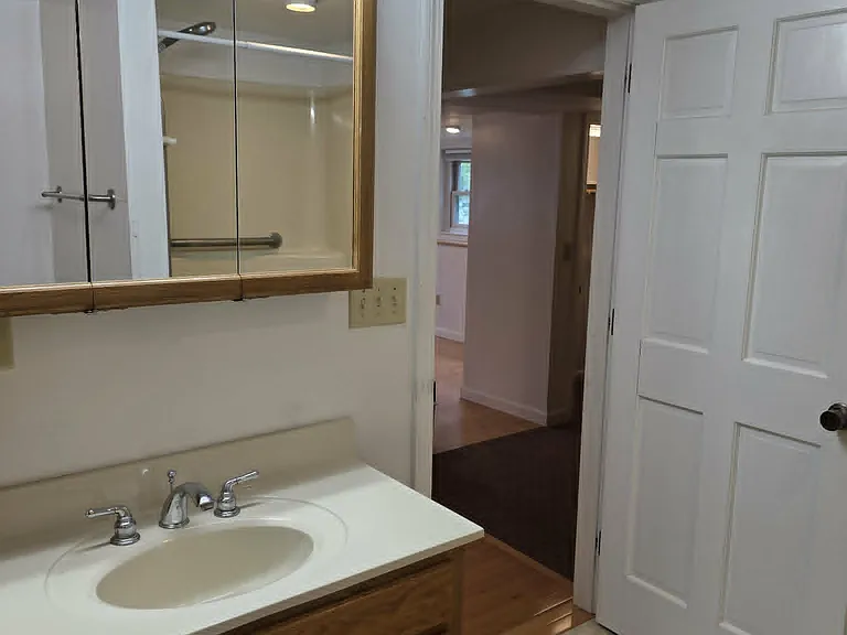 132 1st Crown Point Rd — Photo 11