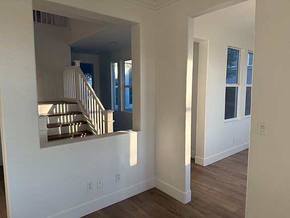 3rd image of 951 Kennedy Pl