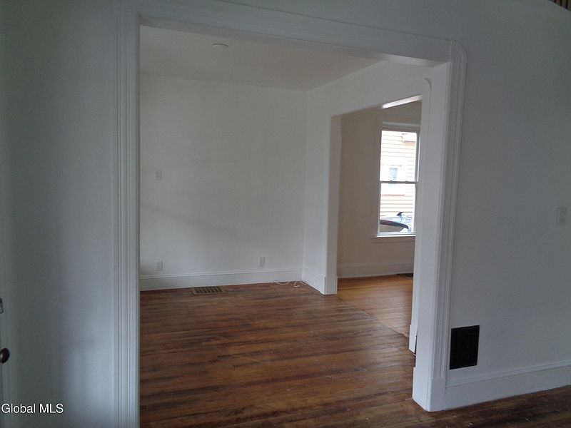 4th image of 821 Holland Road