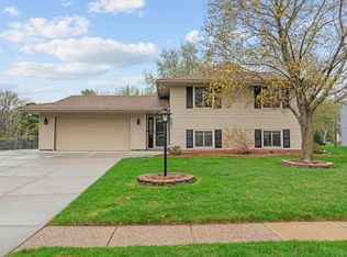 803 Newell Dr, Apple Valley, MN 55124