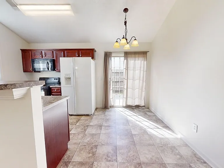 2108 Dutch Ct — Photo 3
